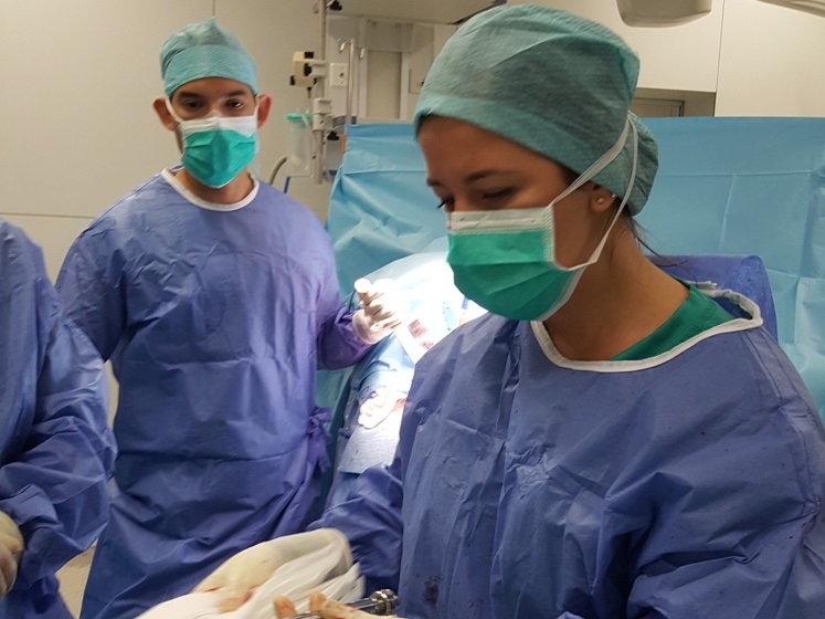 Primer implante de glena Perform Reversed+ en SCIAS Hospital de Barcelona